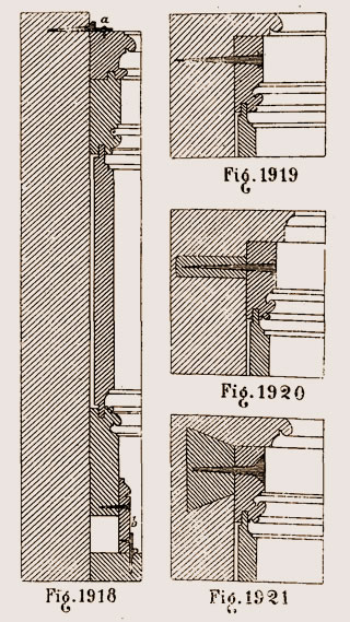 Pattes et pointes d'attache de lambris sur le mur